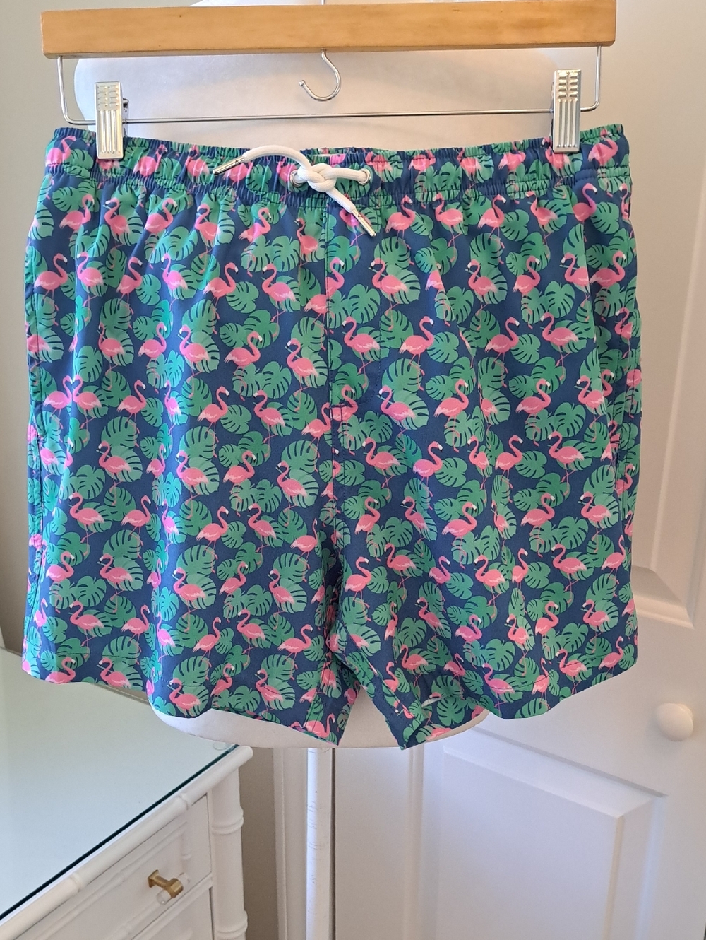 Bermies Mens Flamingo/Leaf Print 5.5" Swim Trunks Mesh Lining Elastic Waist M